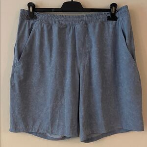 Men's Blue Lululemon Pace Breaker shorts 9 inch with lining